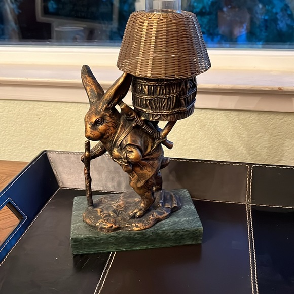 Bunny statue - Picture 8 of 8